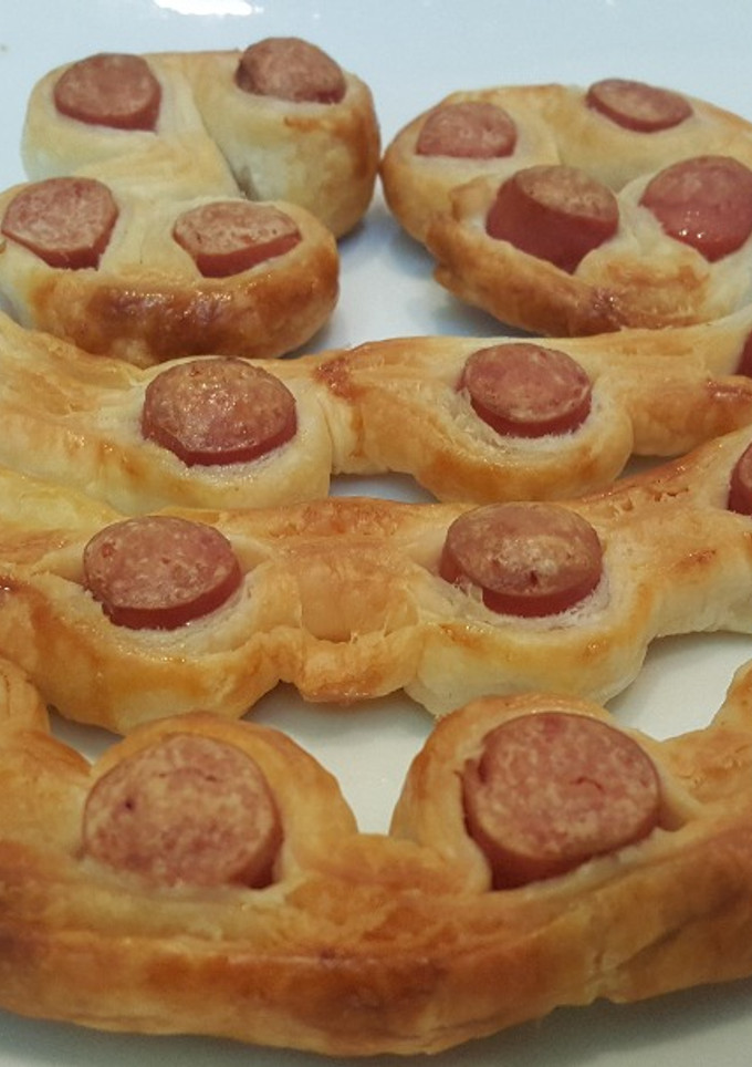 Una foto de Canapes de hojaldre de salchichas 