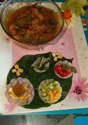 A picture of - onion basket salad.