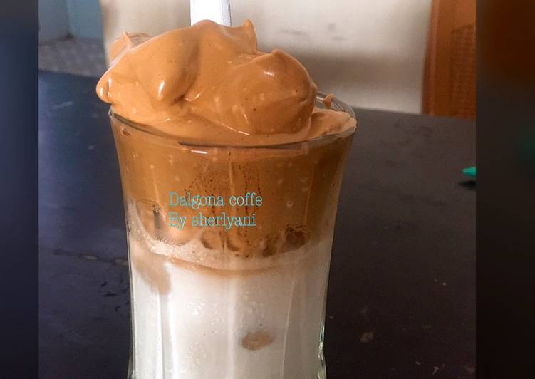 Dalgona coffe