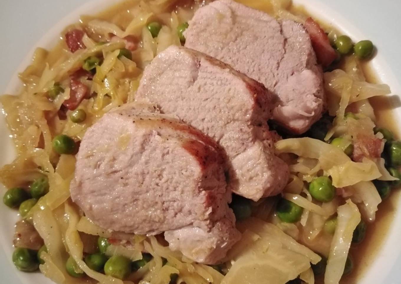 Vickys Roast Pork Fillet w Cabbage, Peas & Bacon, GF DF EF SF NF