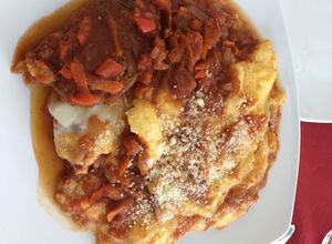 Una foto de Polenta gratinada con tuco