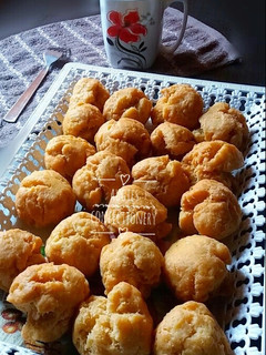 A picture of Crunchy buns.