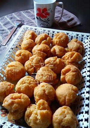 A picture of Crunchy buns.