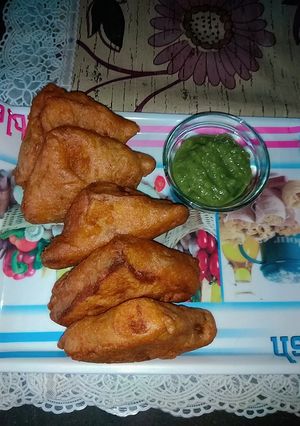 A picture of Bread pakode.