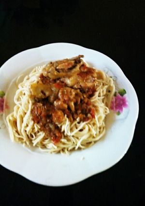 A picture of Spaghetti with stew.