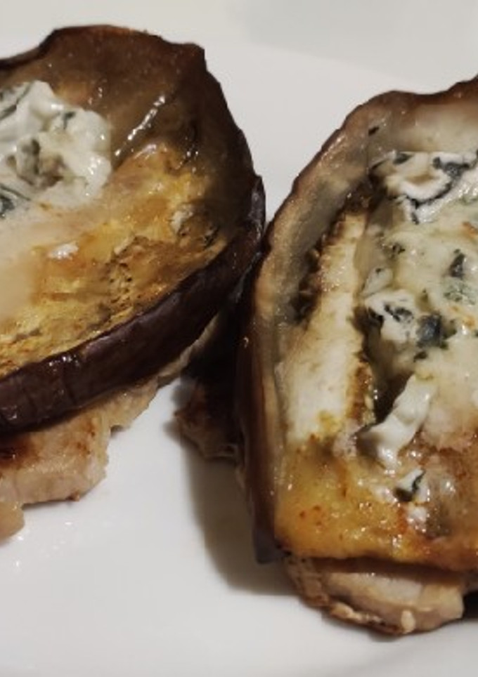 Una foto de Lomo de cerdo con berenjena y queso🥩🍆🧀