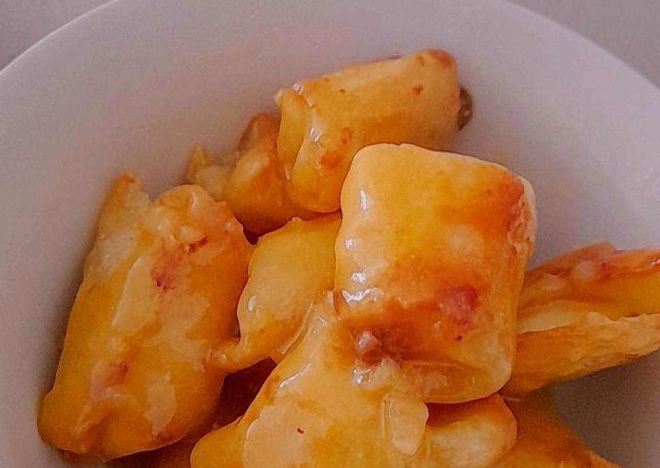 Cheese Wrap with Caramel Sauce