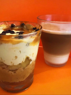Una foto de Postre en vaso o copa BANANA SPLIT