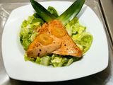 *SALMÓN CON MANTEQUILLA DE AJO*