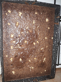 Una foto de Brownie con cacao en polvo