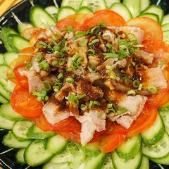 A picture of Suan Ni Bai Rou (Boiled Sliced Pork with Garlic Sauce).
