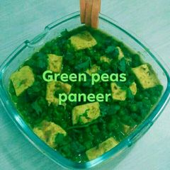 A picture of Green peas paneer.