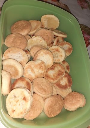 Una foto de Bizcochito de grasa con crema de leche