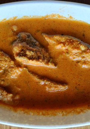 A picture of Fish curry (black pomfret).