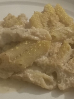 Una foto de Fideos veganos con salsa de coliflor