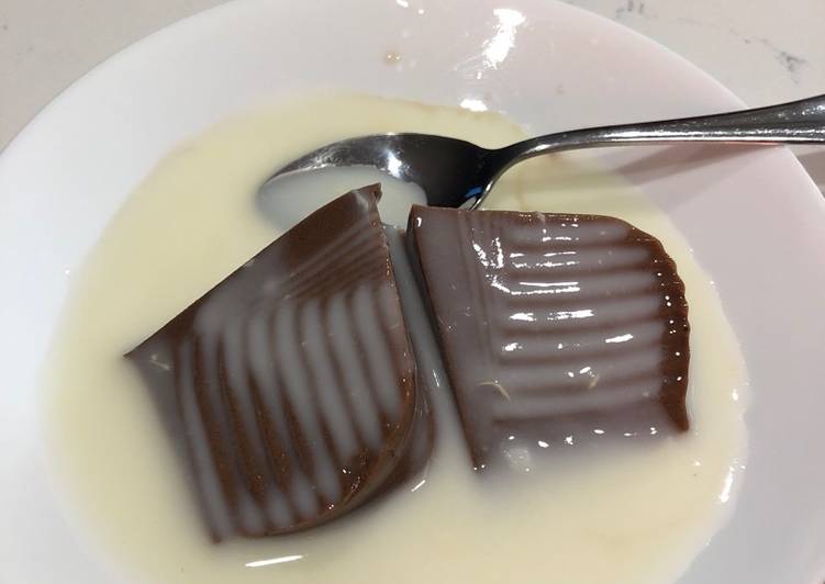 Steps to Make Quick Chocolate Agar Pudding and sauce (Vla)