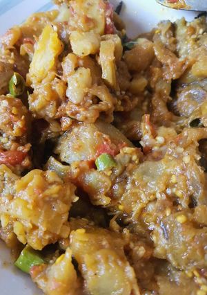 A picture of Baingan Aaloo Sabzi.