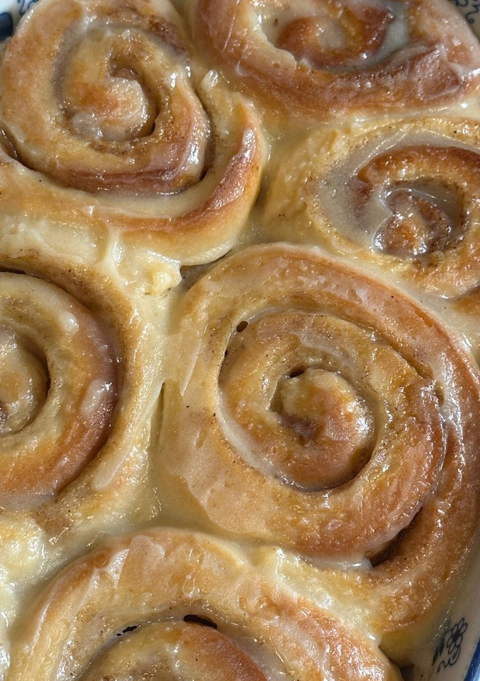 Una foto de Rollos de canela con masa madre