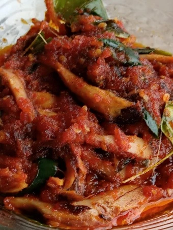 Cara Gampang Menyiapkan Resep Tongkol suir balado daun jeruk yang Menggugah Selera Anti Ribet, Mantap Sekali