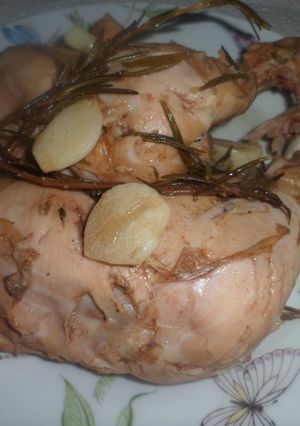 Una foto de Pollo al romero agridulce