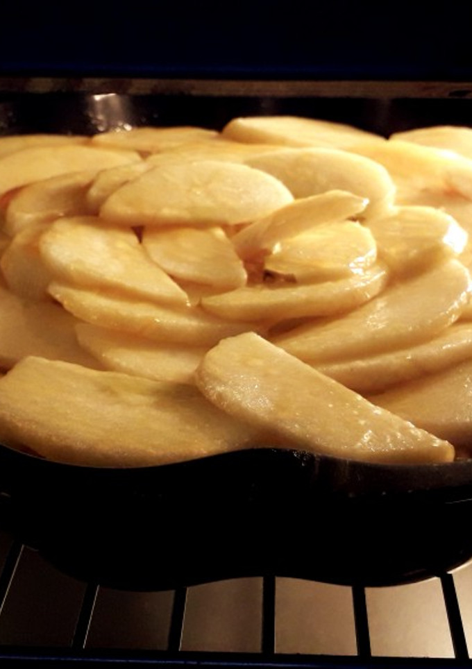 Una foto de Tarta de manzana 🥧🍏