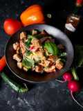 Wurst-Käse Salat mit frischen Croutons