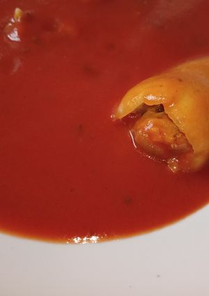 Lencsés bulgurral töltött paprika paradicsomos mártásban (vegán) recept fotója