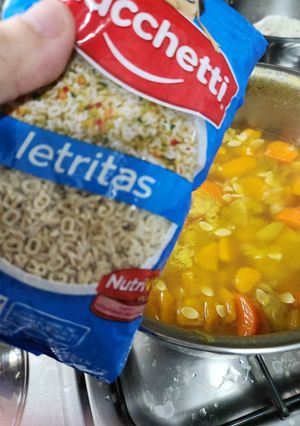 Una foto de Sopa de fideos letrita