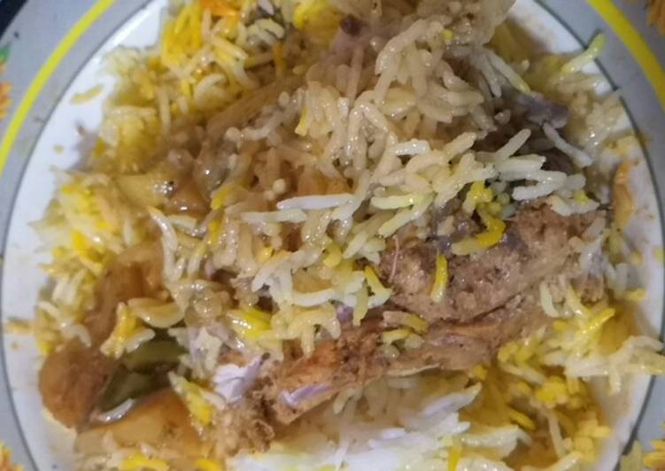 مدفونة الدجاج المنزليه