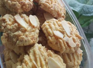 Foto resep Cheese cookies almond slice toping,.. 😉😉