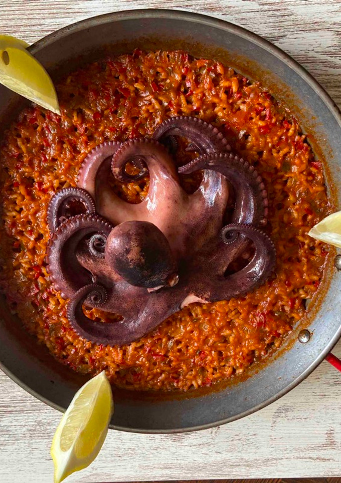 Una foto de Paella de pulpo