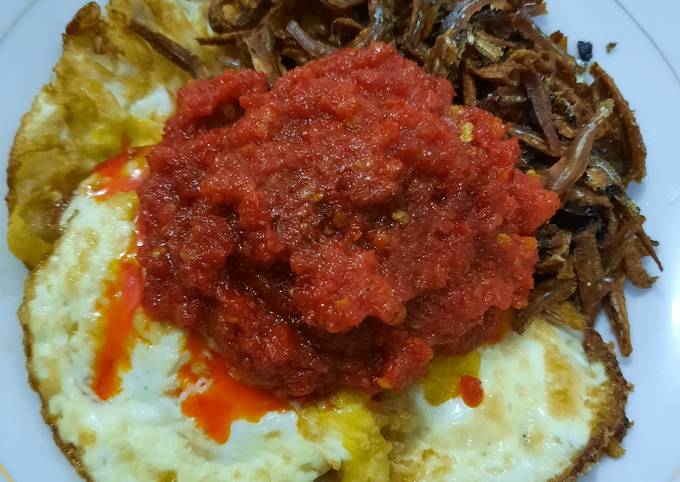 Telor Ceplok & Teri Sambalado