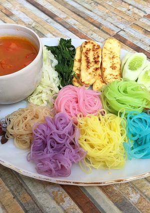 รูปของ ขนมจีนน้ำเงี้ยวมังสวิรัติ 🌈 Rainbow Version 🌈