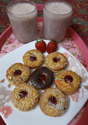 عکسی از دستور شیر موز توت فرنگی