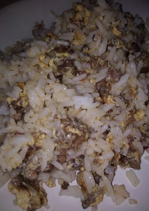 Una foto de Salteado de arroz con carne 😊