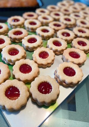 A picture of Jammy dodgers.