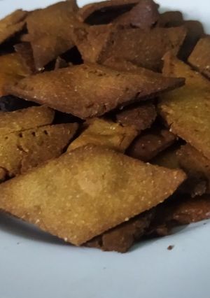 बाजरीच्या गोड कापण्या (Bajrichya God Kapnya Recipe In Marathi) रेसिपी चे मुख्य फोटो 