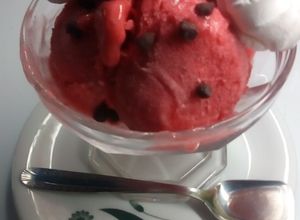 Una foto de HELADO DE FRUTILLAS CASERO🍓🍓🍓🍓