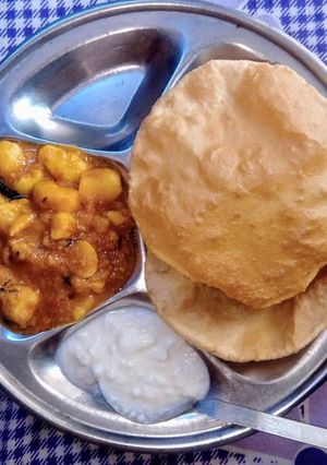A picture of Chole puri.