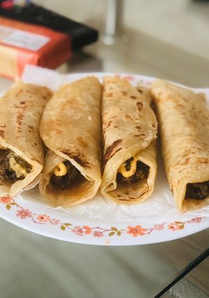 A picture of Kabab parata rolls.