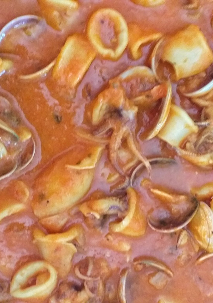 Una foto de Calamares en salsa