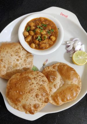 छोले पूरी (chole poori recipe in Hindi) रेसिपी मुख्य फोटो