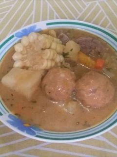 Una foto de Caldo de Bolitas Tinguiadas