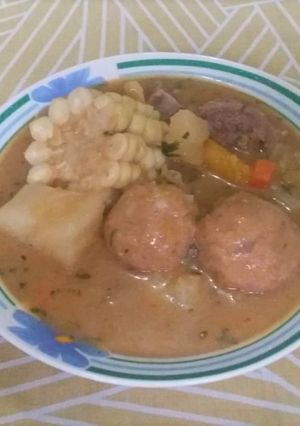 Una foto de Caldo de Bolitas Tinguiadas