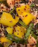 Quinoa con salmón, espárragos a la plancha y mango!!!