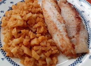 Una foto de Arroz de Coliflor con pescado asado