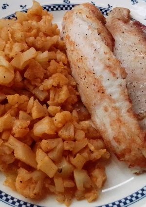 Una foto de Arroz de Coliflor con pescado asado