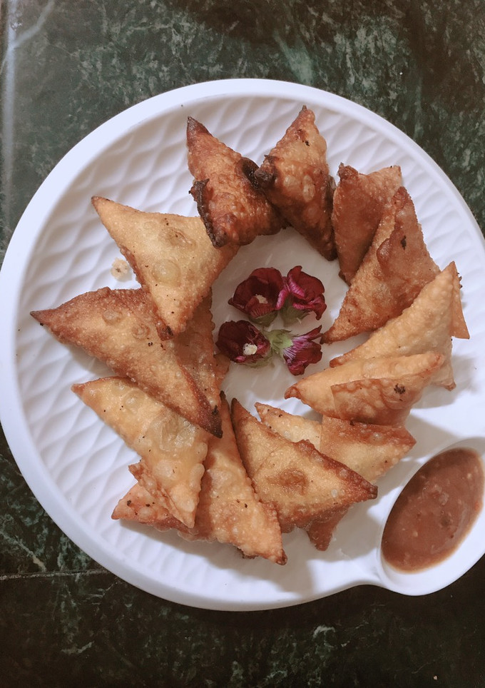 A picture of Samoosa.