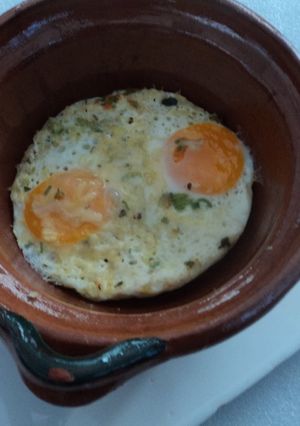 Una foto de Huevos a la mexicana en cazuela, rancheros con epazote mamá chole