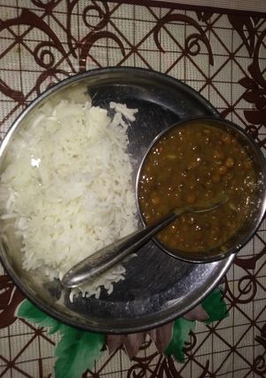 A picture of Kali malka dal chawal.